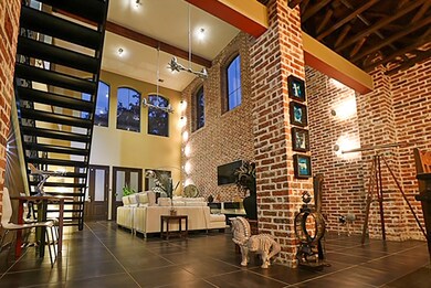 2711 Yupon St, Houston, TX 77006 - photo 4