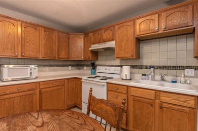 2413 W 54th St unit 9, Davenport, IA 52806 - photo 2