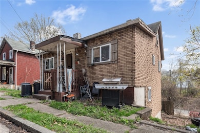 1811 Craig St, McKeesport, PA 15132 - photo 2