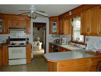 28 Boucher St, West Warwick, RI 02893 - photo 5