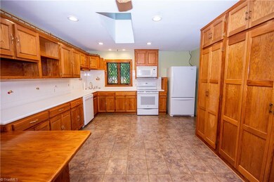 136 River Run Rd, Statesville, NC 28625 - photo 5