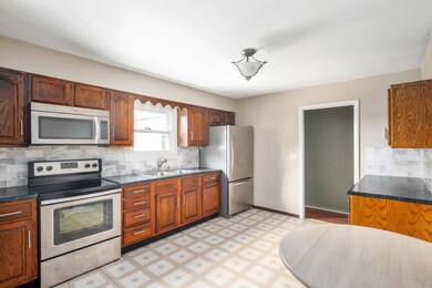 3319 N Milton St, Muncie, IN 47304 - photo 4