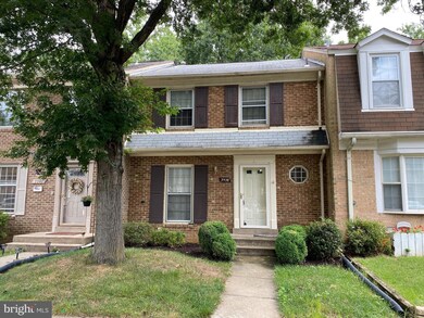 7938 Bethelen Woods Ln, Springfield, VA 22153 - photo 2