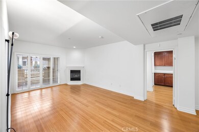 15206 Burbank Blvd unit 104, Sherman Oaks, CA 91411 - photo 3