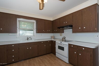 14 Hoover Rd Riverside CT-large-022-24-K