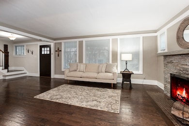 21 S Columbia St, Naperville, IL 60540 - photo 3