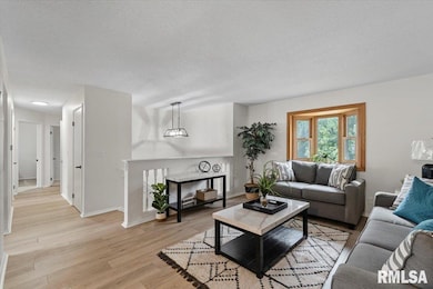 4153 Greenbrier Dr, Bettendorf, IA 52722 - photo 5