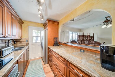 Right angle view of kitchen