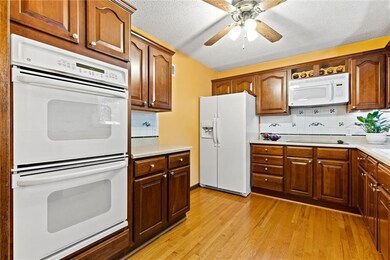 9323 Mullen Rd, Lenexa, KS 66215 - photo 7