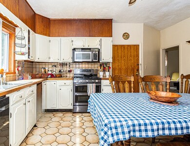 98 Margin St, Salem, MA 01970 - photo 3