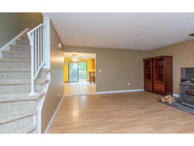 81 Oakridge Dr unit 81, Londonderry, NH 03053 - photo 3