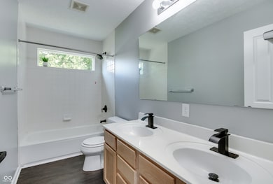 12230 Cobblestone Dr, Fishers, IN 46037 - photo 4