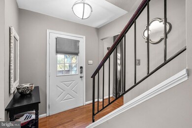 19073 Mcfarlin Dr, Germantown, MD 20874 - photo 4