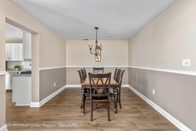 32 PICKET PLACE-6