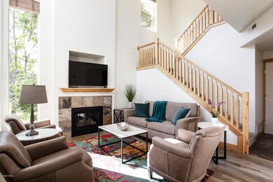 6078 N Fox Pointe Circle Unit-004-017-60