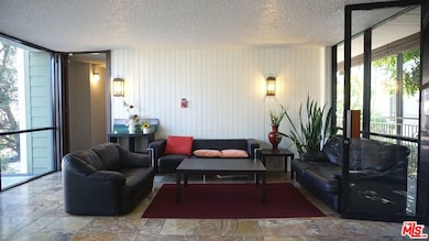 Park Villas unit 229, Los Angeles, CA 90020 - photo 4