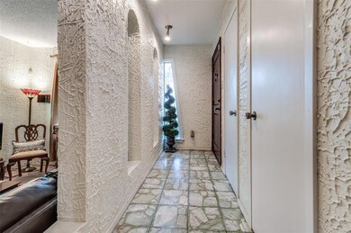 809 Overhill Ct, Hurst, TX 76053 - photo 4