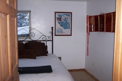 231 N Falcon Ct 014