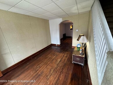 1142 Hampton St, Scranton, PA 18504 - photo 6