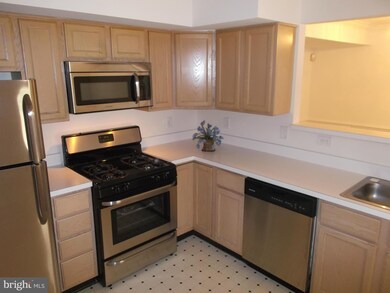 9224 Cardinal Forest Ln unit F, Lorton, VA 22079 - photo 3