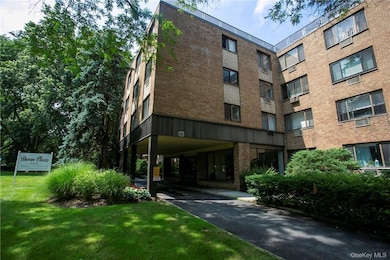 1101 Midland Ave unit 402, Bronxville, NY 10708 - photo 3