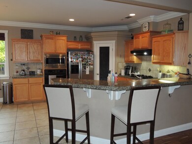 1107 Coggins St, Redding, CA 96003 - photo 6