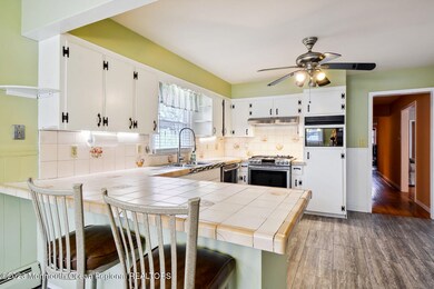 0007-07Kitchen