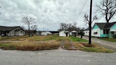 4306 Russell St, Houston, TX 77026 - photo 4