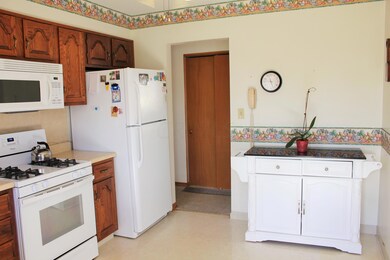 1034 Racine Kitchen 3