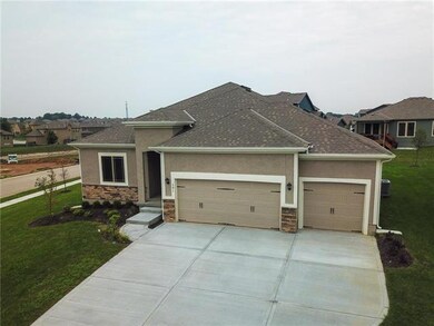 4418 SW Amethyst Dr, Lee's Summit, MO 64082 - photo 2