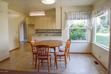 Dining Nook to Kitchen