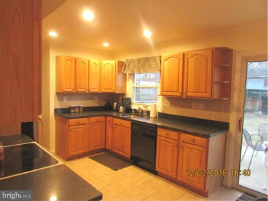 12416 Seabury Ln, Bowie, MD 20715 - photo 2