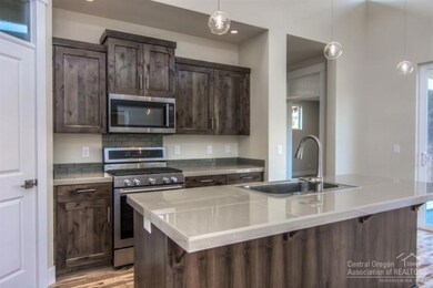 2246 NW Hill St, Bend, OR 97701 - photo 4