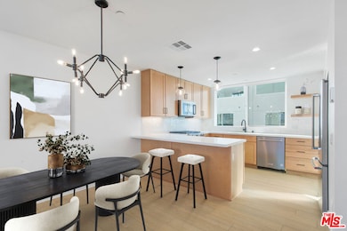 11220 W Victory Blvd, Burbank, CA 91606 - photo 2