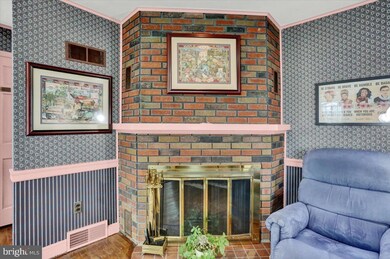 126 4th St, Reading, PA 19607 - photo 6