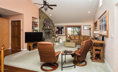 005_009_Living Room