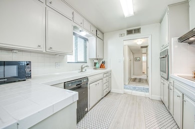 1038 E Vartikian Ave, Fresno, CA 93710 - photo 3