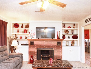 306 E 12th St, Claremore, OK 74017 - photo 6