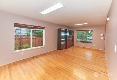 133 120th St SE unit B, Everett, WA 98208 - photo 2