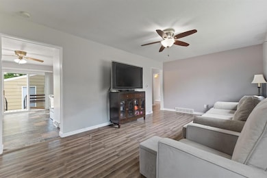 439 E Porter Ave, Des Moines, IA 50315 - photo 3