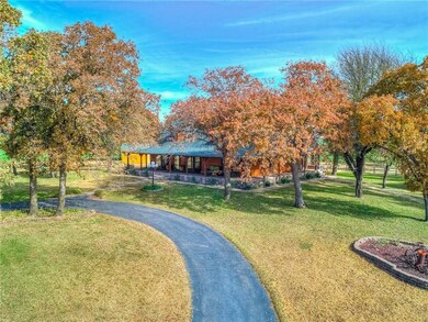 Circle drive and wrap around porch to welcome you 