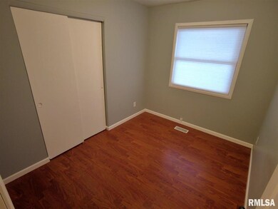 2330 W 58th St, Davenport, IA 52806 - photo 6