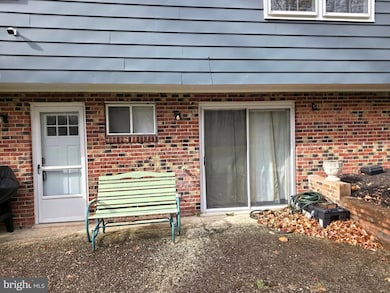 7009 Lamp Post Ln unit B, Alexandria, VA 22306 - photo 2