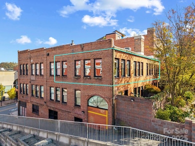 Top Floor, Corner Unit 