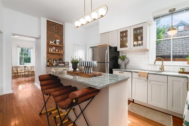 648 Kitchen with modern lighting