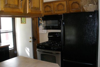 Kitchen. Newer appliances included