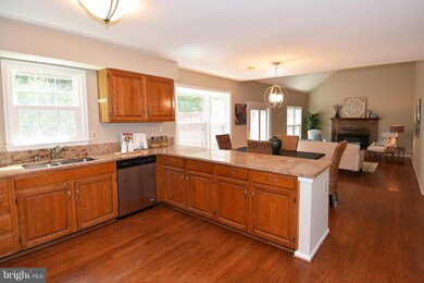 13470 Stream Valley Dr, Chantilly, VA 20151 - photo 3