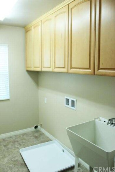 Large laundry room with deep wash basin.