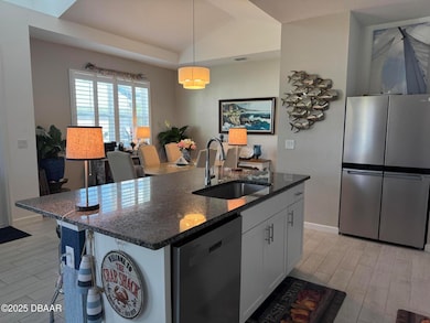 Kitchen and Dining 7