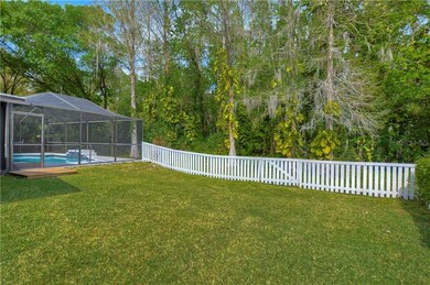 Fully fenced side yard